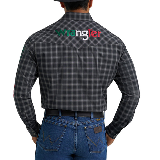 Wrangler Men's Mexico Logo Black Plaid Snap Shirt 112369436