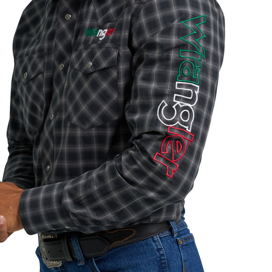 Wrangler Men's Mexico Logo Black Plaid Snap Shirt 112369436