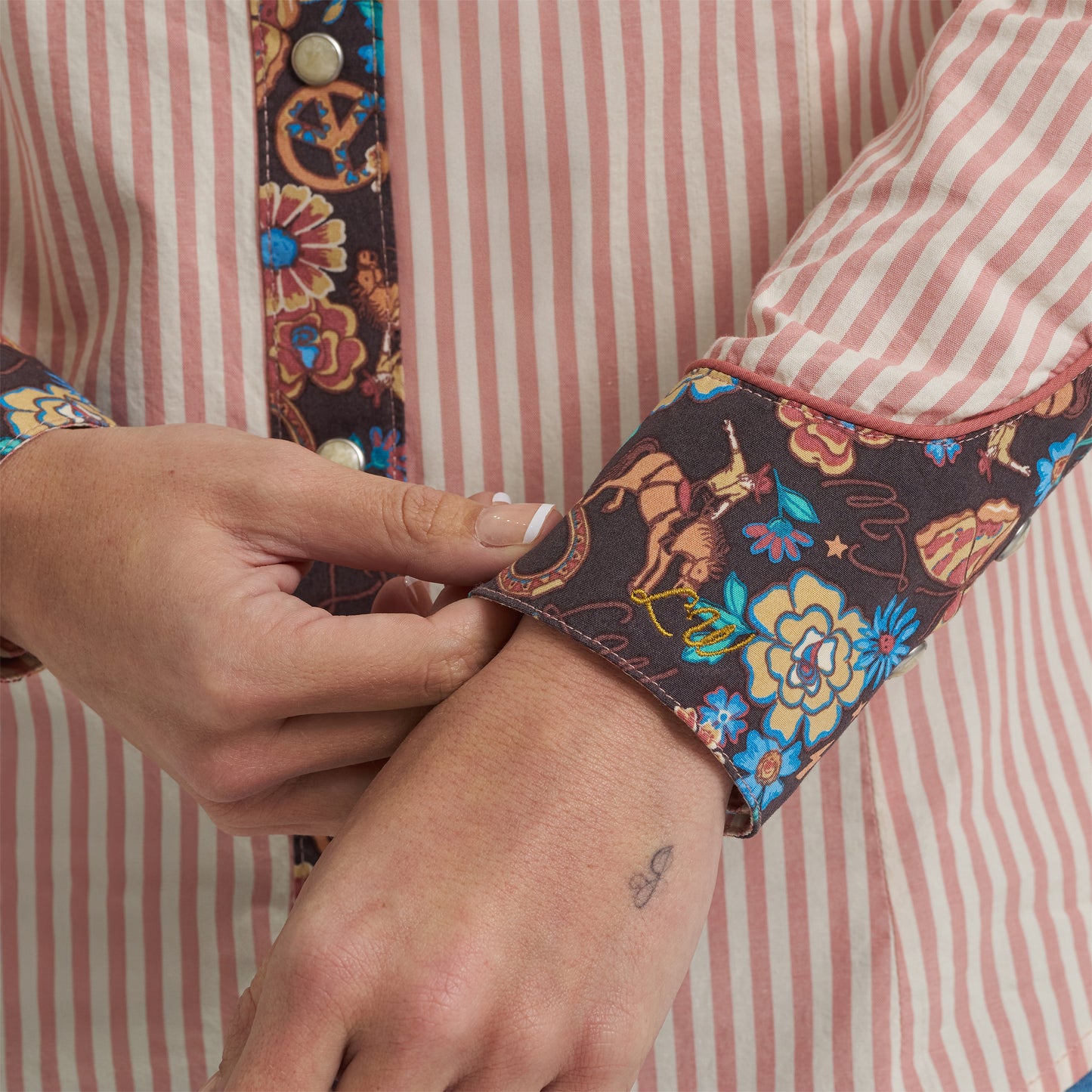 Wrangler X Lainey Wilson Prairie Print White Snap Shirt 112375560