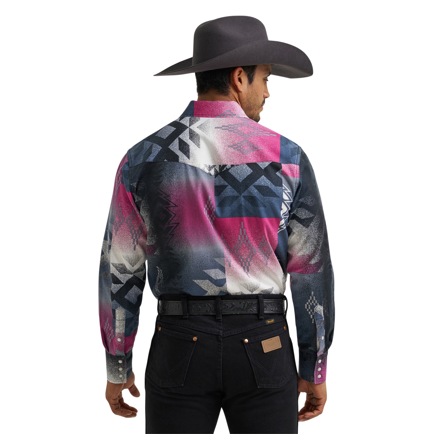 Wrangler Men's Vintage Inspired Classic Fit Pink Button Down 112381999