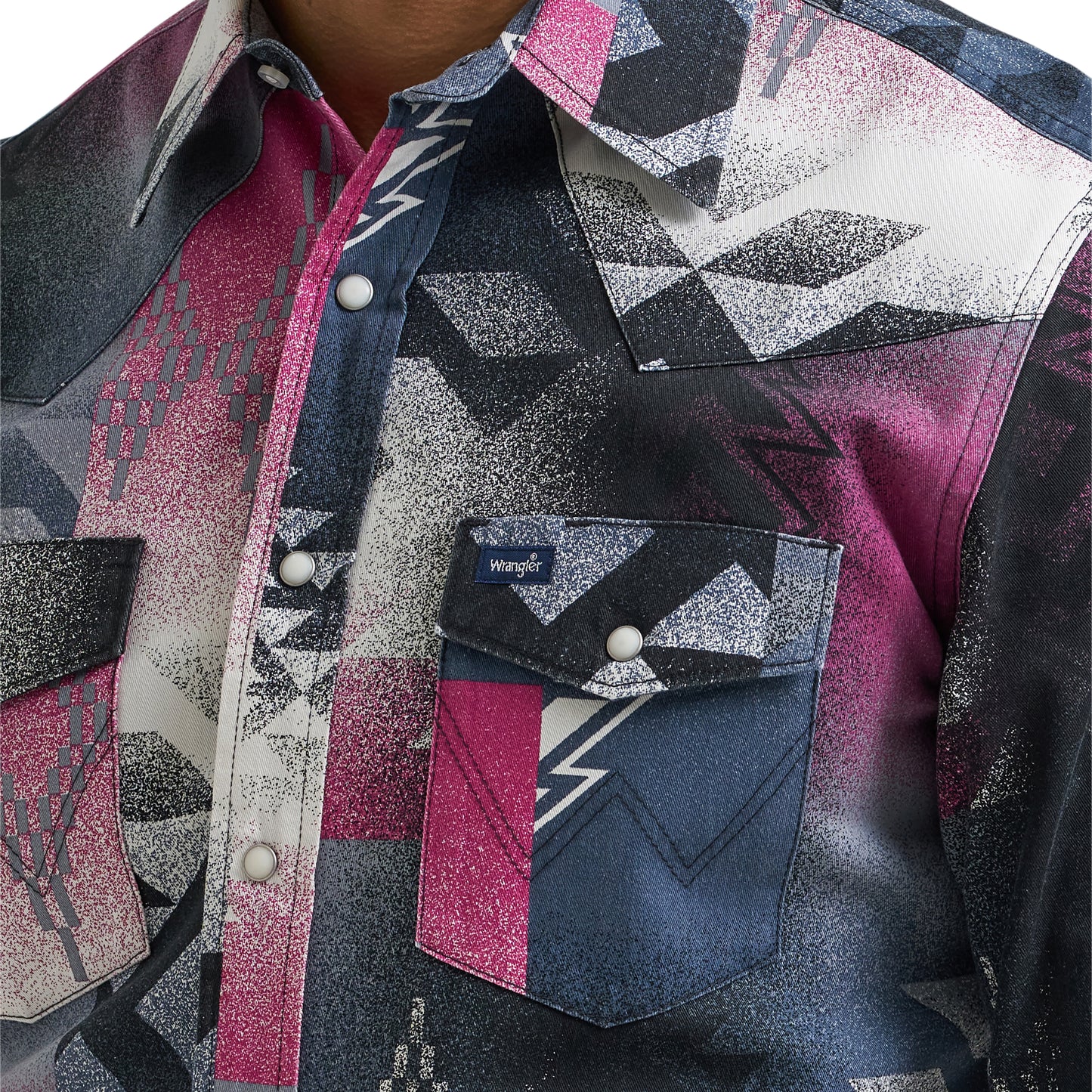 Wrangler Men's Vintage Inspired Classic Fit Pink Button Down 112381999