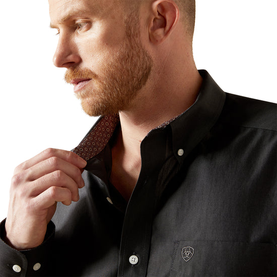 Ariat Men's Wrinkle Free Solid Pinpoint Oxford Black Button Down Shirt 10065843