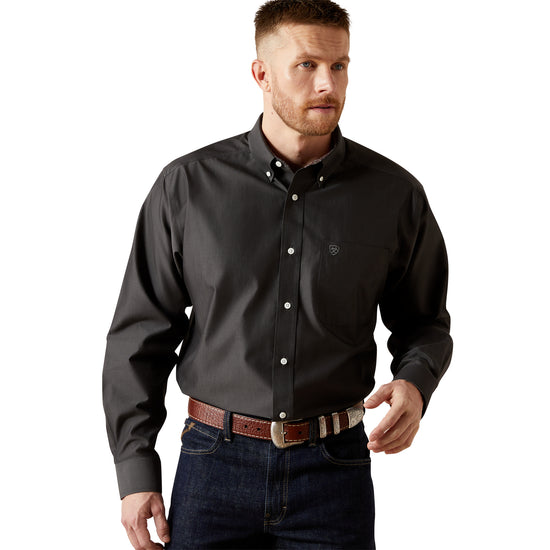 Ariat Men's Wrinkle Free Solid Pinpoint Oxford Black Button Down Shirt 10065843