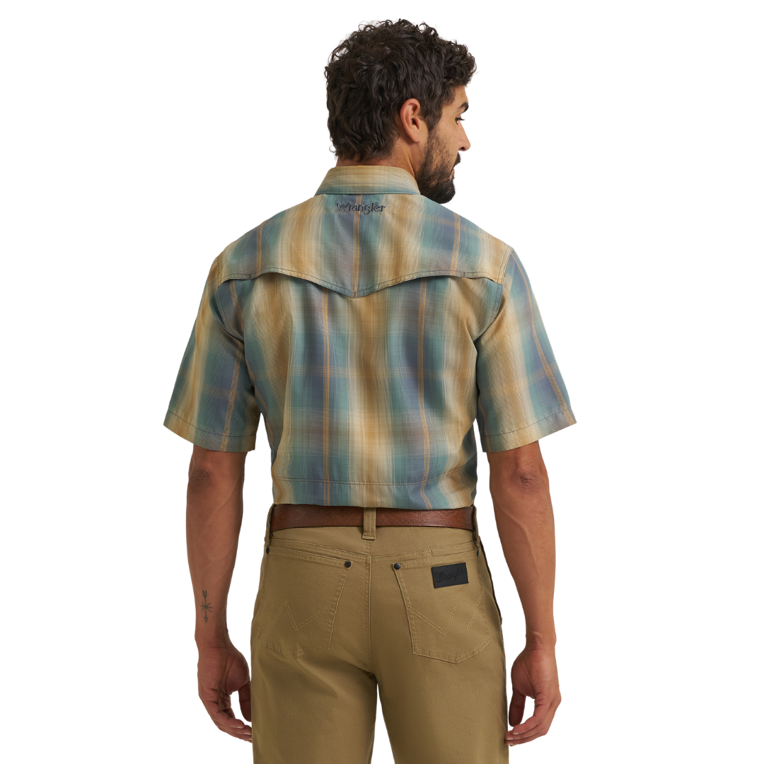Wrangler Men's ATG-X Western Performance Relaxed Fit Turbulence Ombre Button Down 112382381
