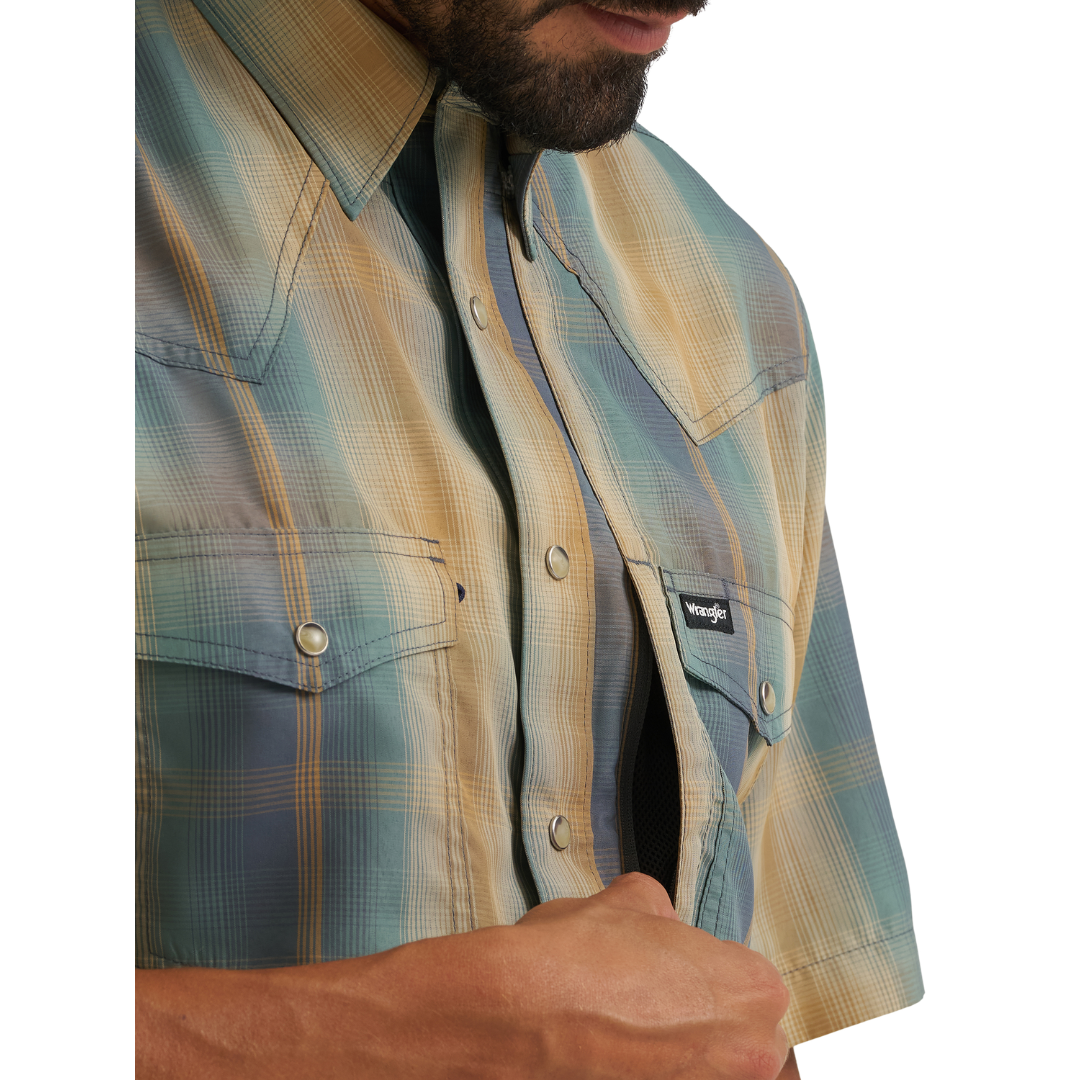 Wrangler Men's ATG-X Western Performance Relaxed Fit Turbulence Ombre Button Down 112382381