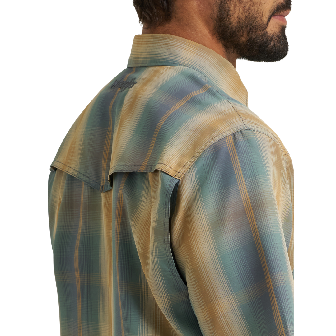 Wrangler Men's ATG-X Western Performance Relaxed Fit Turbulence Ombre Button Down 112382381