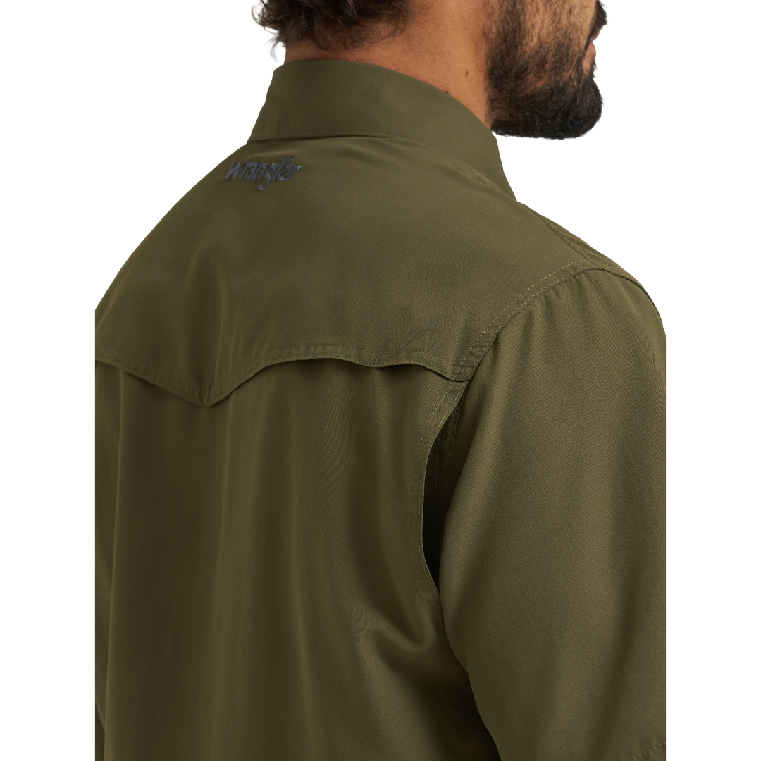 Wrangler Men's ATG-X Western Performance Relaxed Fit Olive Night Button Down 112382383