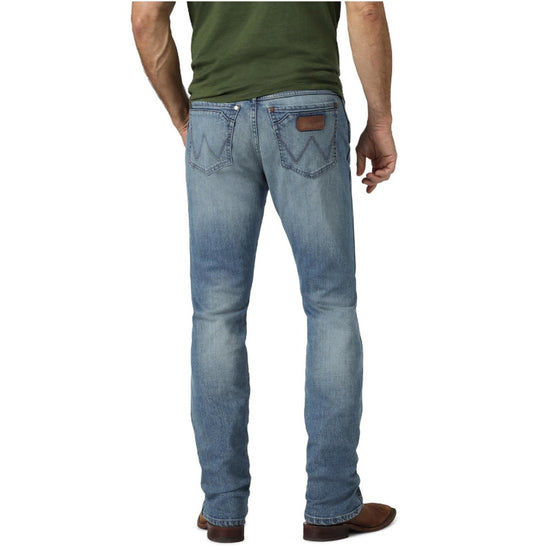 Wrangler Men's Retro® Slim Straight Light Wash Jeans 88MWZJK