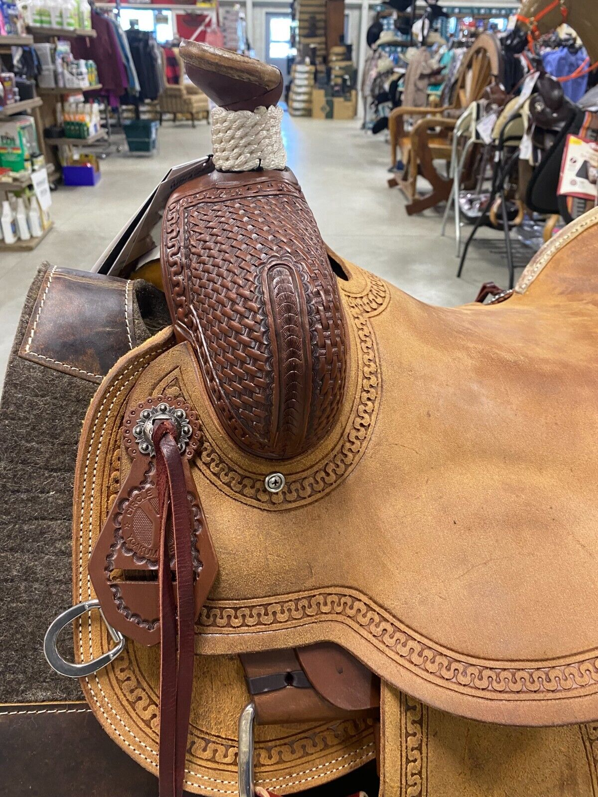 Load image into Gallery viewer, Circle Y Barton Ranch Hard Seat 16&amp;quot; Saddle 20229972
